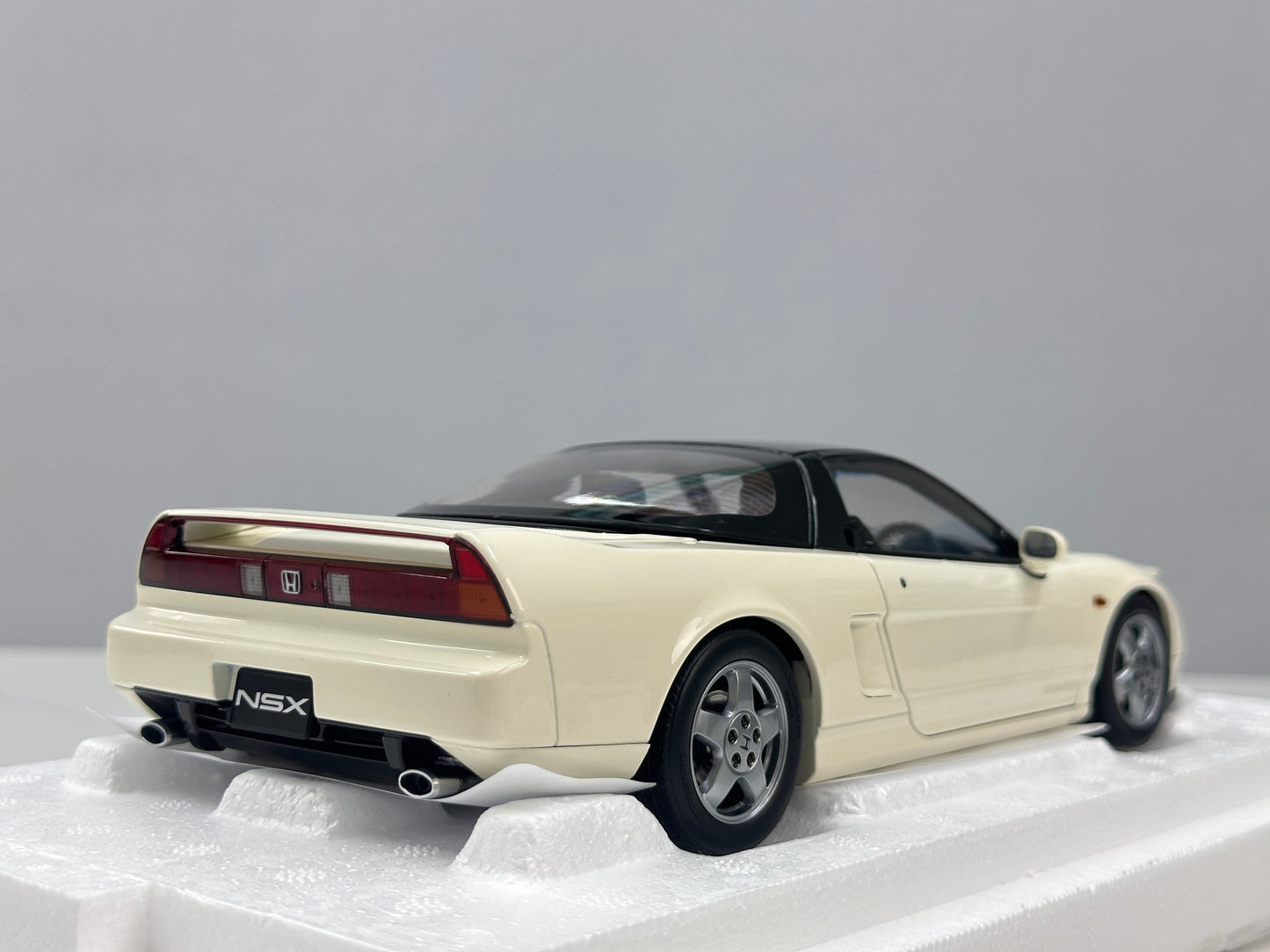 LCD 1/18 Honda NSX 1st Generation (MK1/NA1) White LCD18022-WH