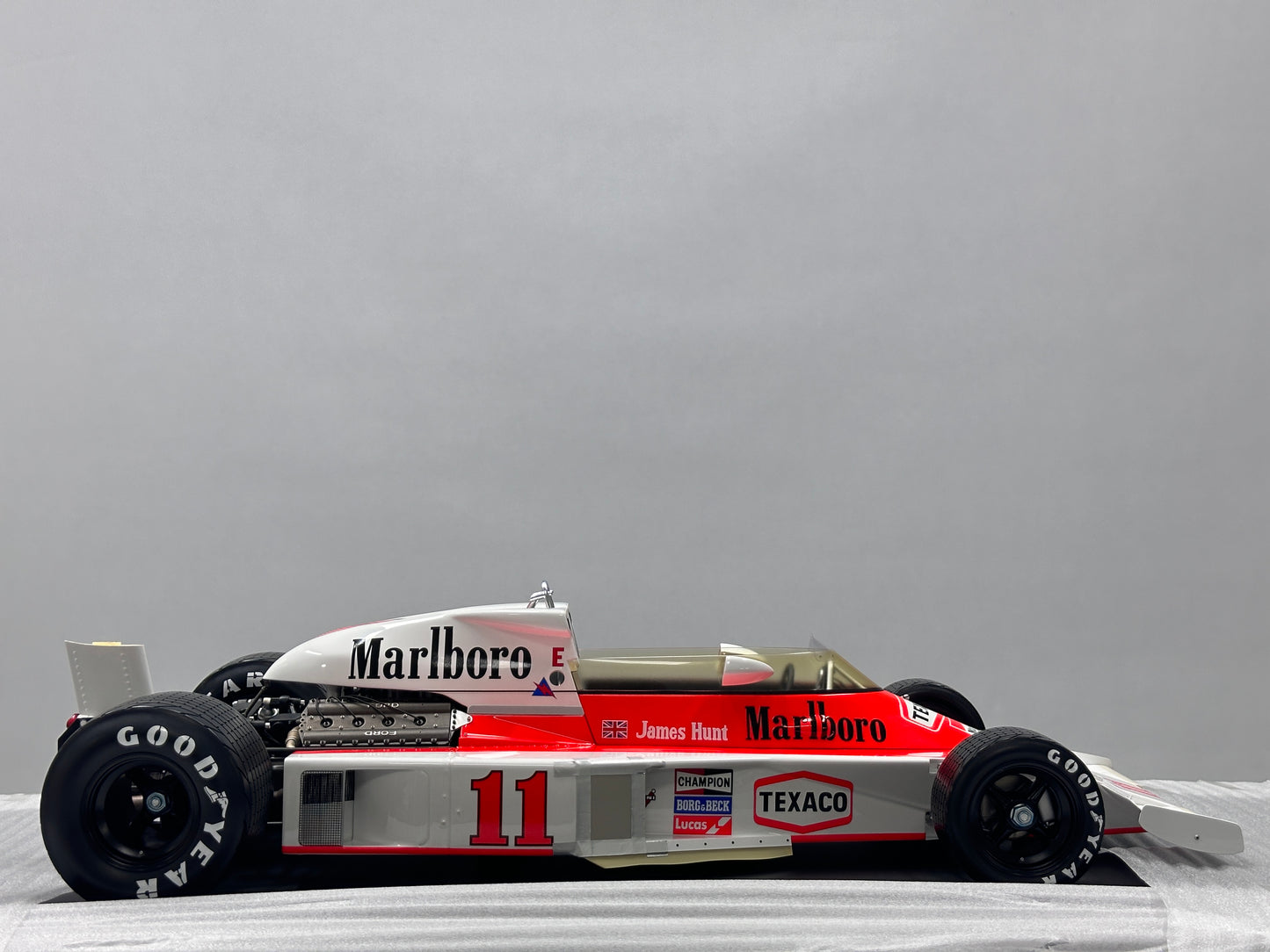 Spark 1/8 McLaren M23 No. 11 (3rd Place, 1976 Japanese GP) – James Hunt – Red & White Livery (08SP263)