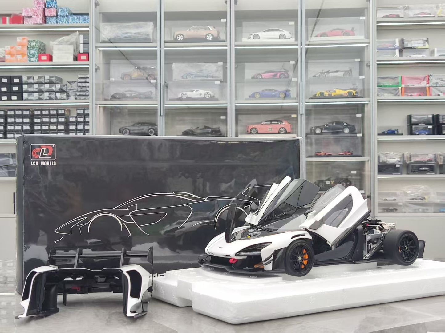 LCD 1/18 McLaren Senna GTR White LCD18016-WH