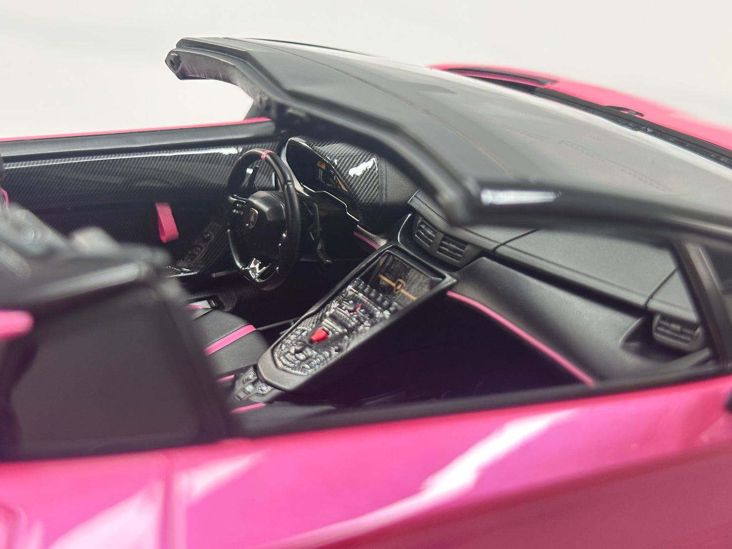 MAKEUP 1/18 Lamborghini Aventador LP750-4 SV Roadster 2015 Pink EML007H