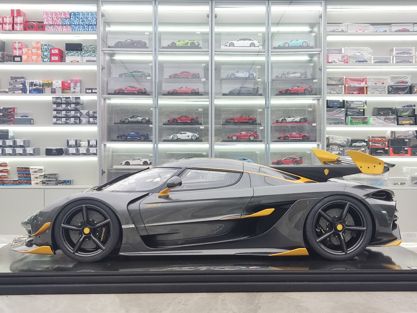 FRONTIART 1/8 Koenigsegg Jesko 7509 Gold Carbon Limited Edition Model Car FA161