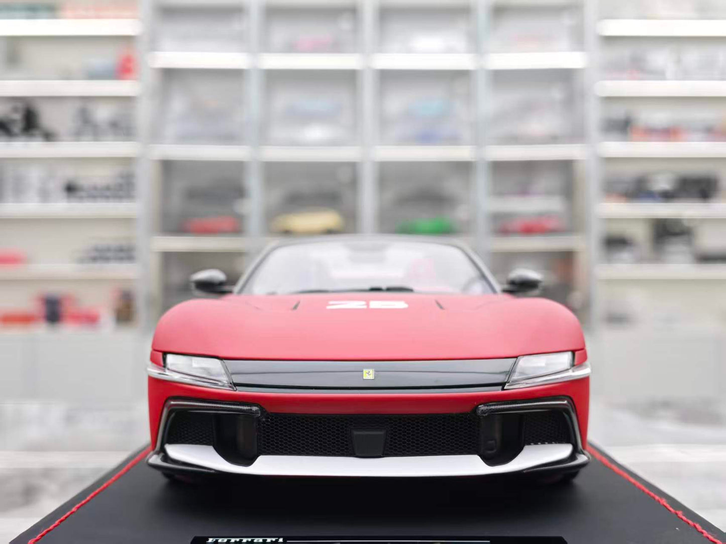 MR 1/18 Ferrari 12 Cilindri Convertible FE044SE5