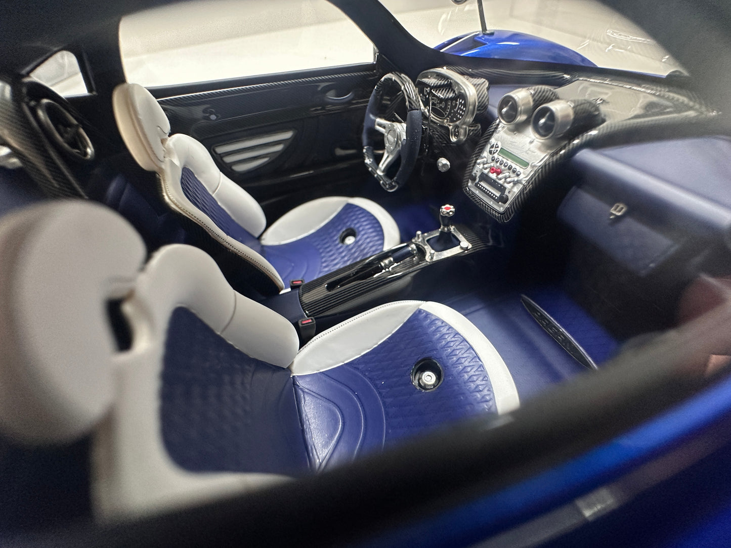 HH Model 1/18 Pagani Zonda F – Dark Blue with Gold Wheels (HH701)