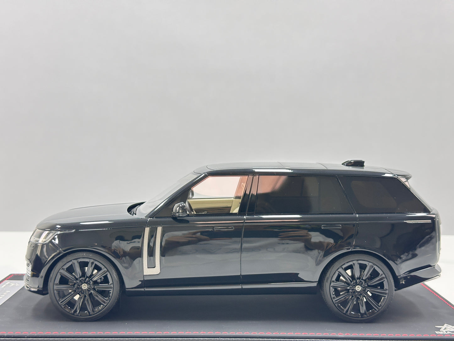BBA MODEL 1/18 Land Rover Range Rover Autobiography Long Wheelbase Jet Black BBA069