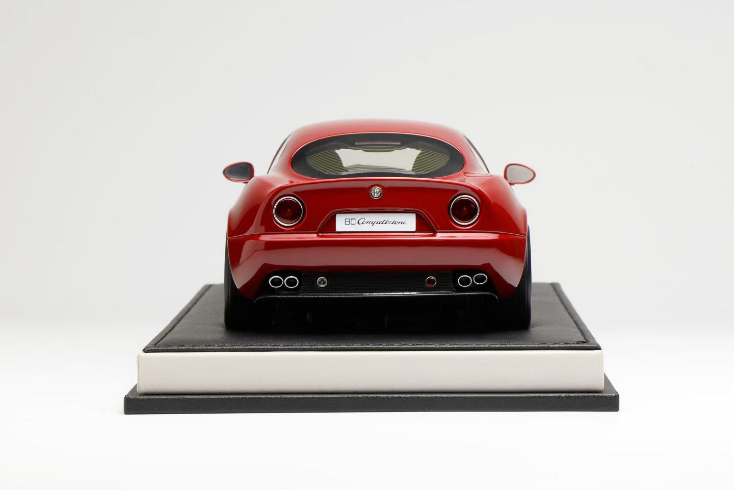 MOTORHELIX 1/18 Alfa Romeo 8C Competizione 2008 Alfa Red