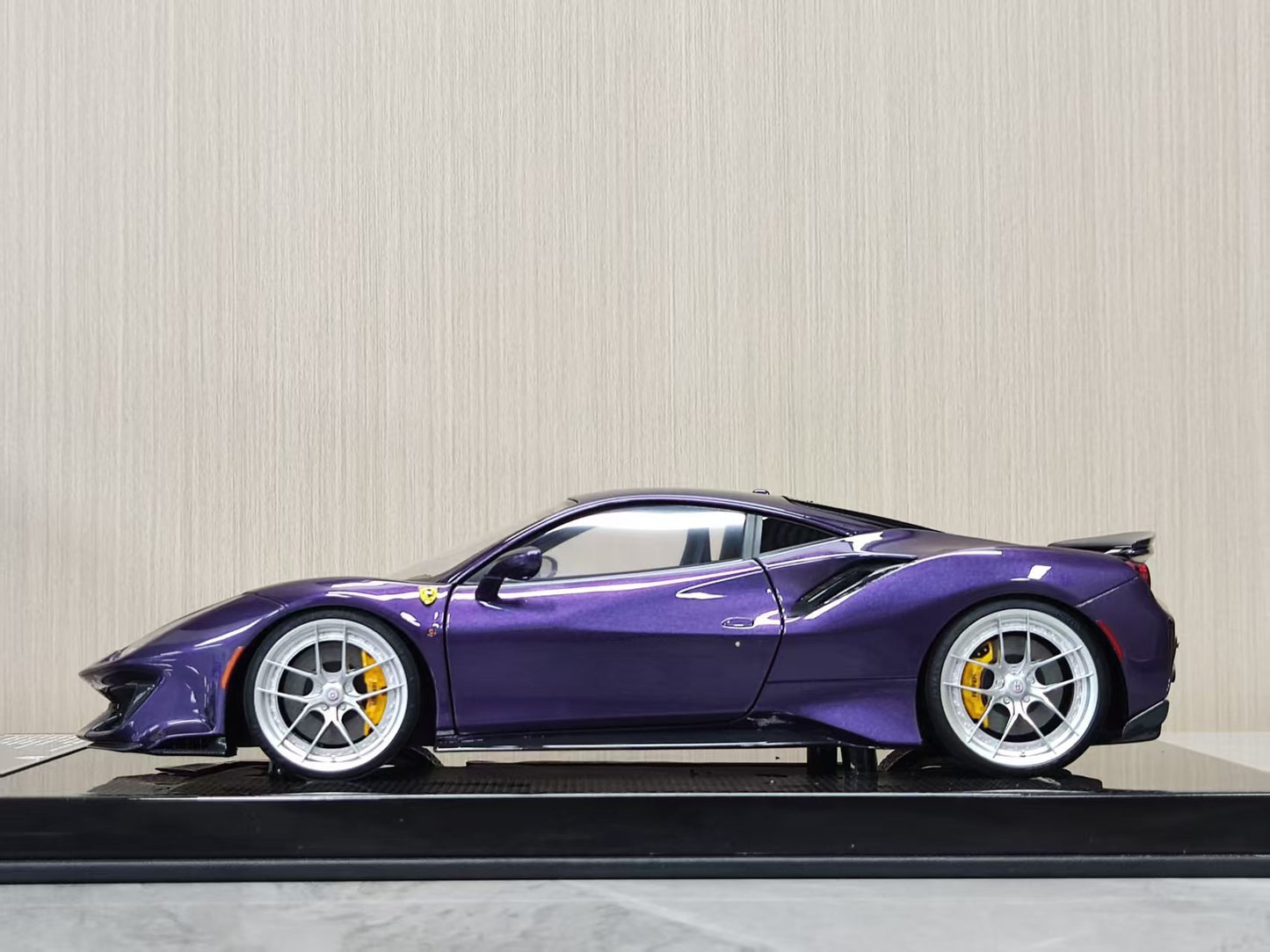 DM Pro 1/18 Ferrari 488 Pista – Purple (Black Base Version B) DGP002B