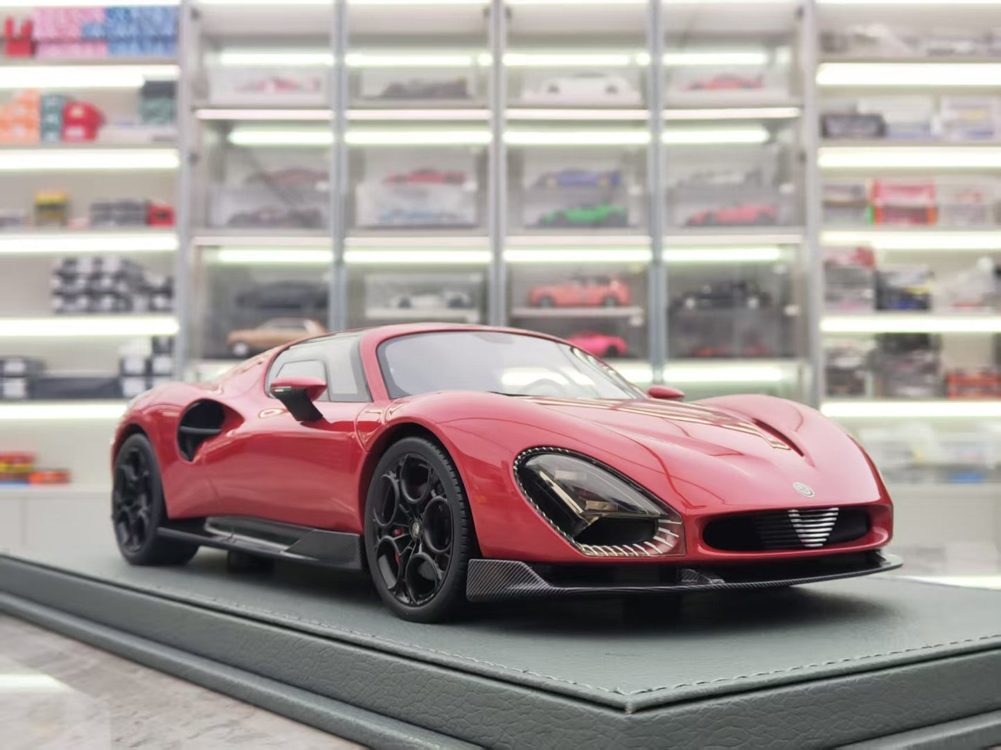 BBR 1/18 Alfa Romeo 33 Stradale leather base red and black wheels car model P18264B