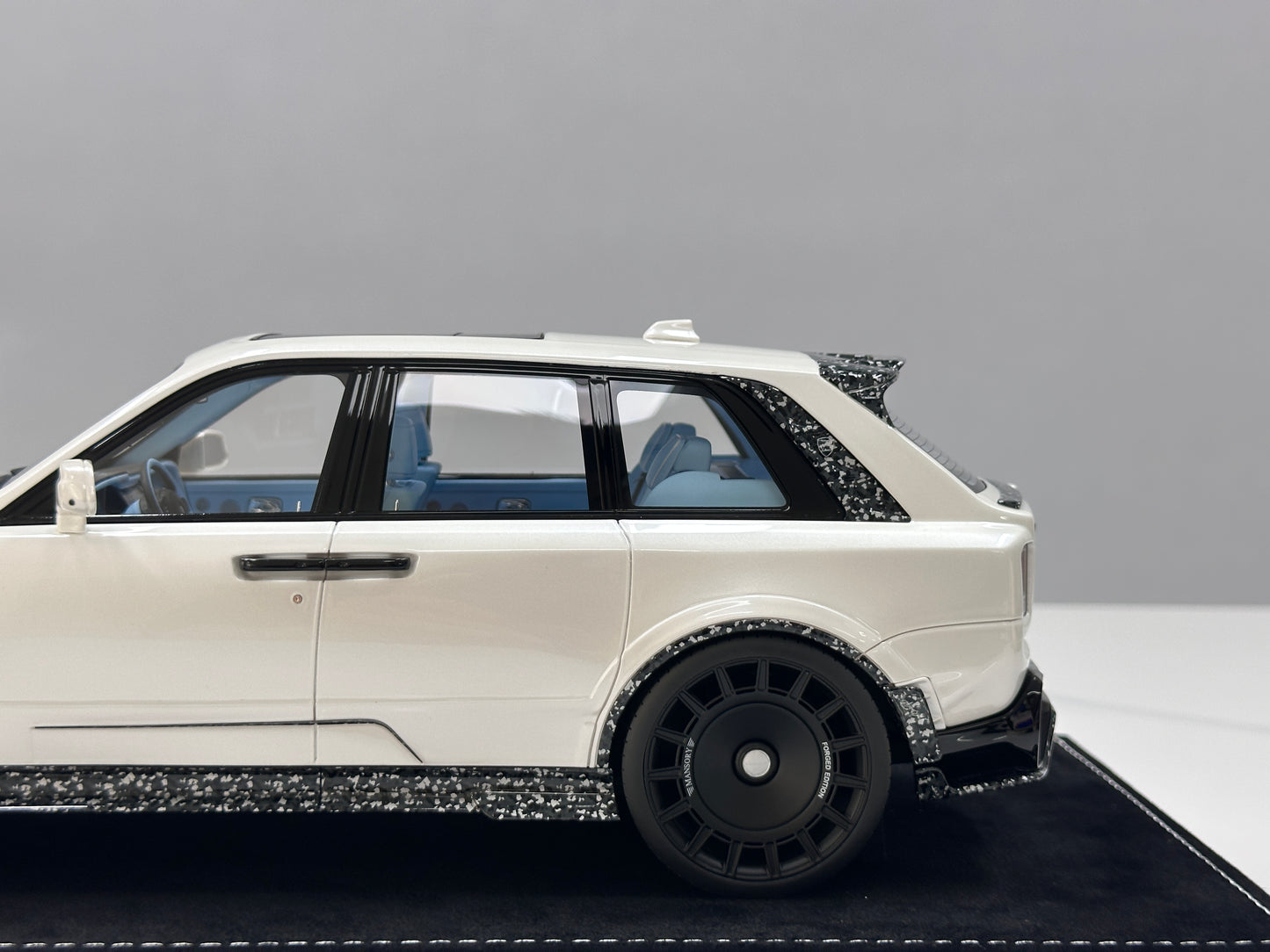 HH MODEL 1/18 Rolls-Royce Cullinan Series II MANSORY Pearl White HH698