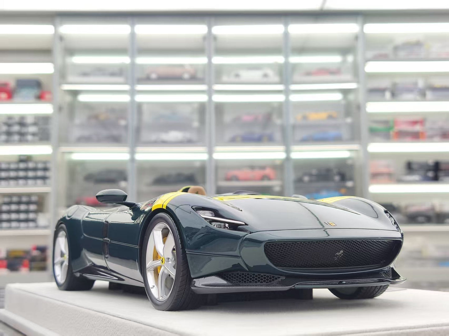 HERMES COLLECTION 1/18 Ferrari Monza SP1 British Green and Yellow Stripes HC008