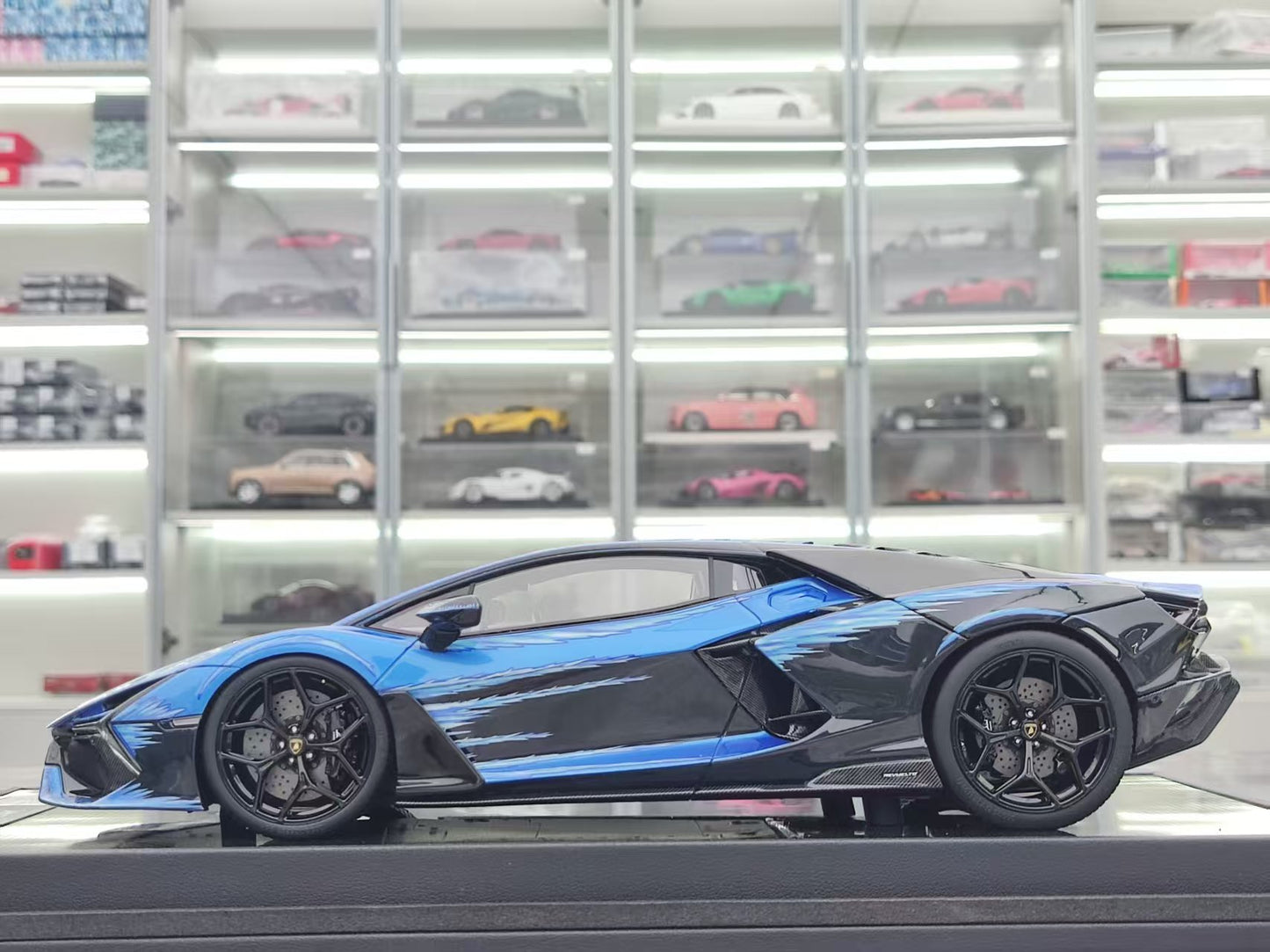 IVY 1/18 Lamborghini Revuelto Opera Unica 60th Anniversary Blue IVY233