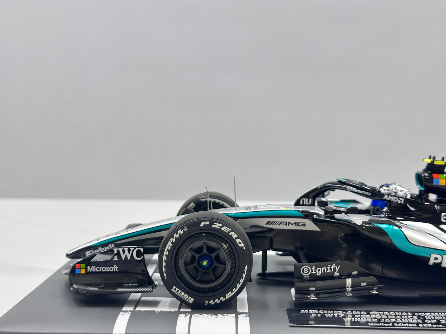MINICHAMPS 1/18 Mercedes-AMG PETRONAS F1 Team W17 (K. Antonelli – 2026 Japanese Grand Prix Winner) – Silver Livery (117260312)