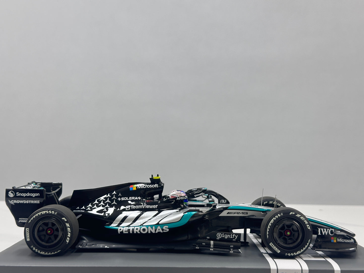 MINICHAMPS 1/18 Mercedes-AMG PETRONAS F1 Team W17 K. Antonelli – 2026 Chinese Grand Prix Winner, Silver Livery (117260212)