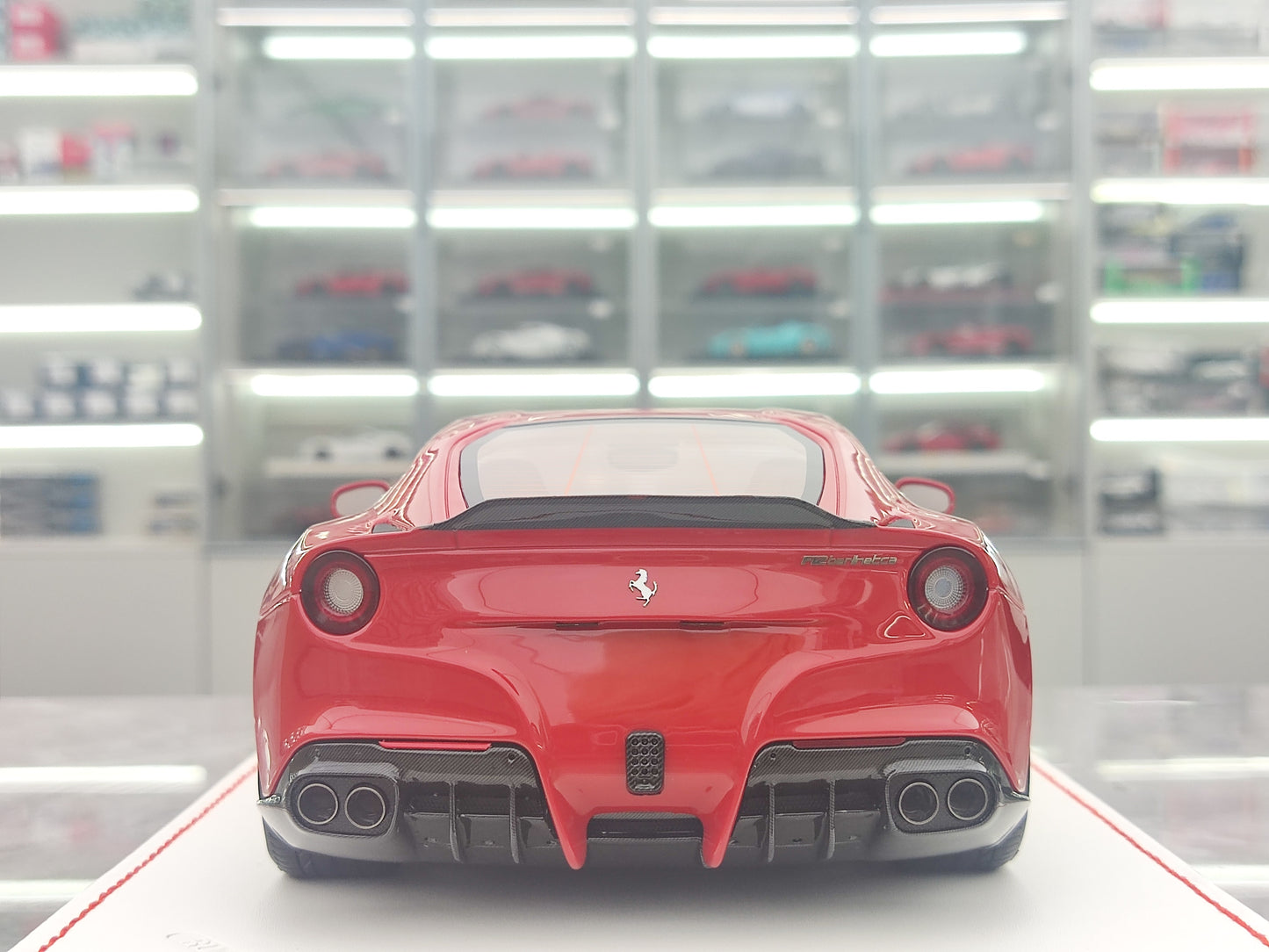 RUNNER 1/18 Ferrari F12 DMC Red Limited Edition Simulation Model Car JM-RNR001