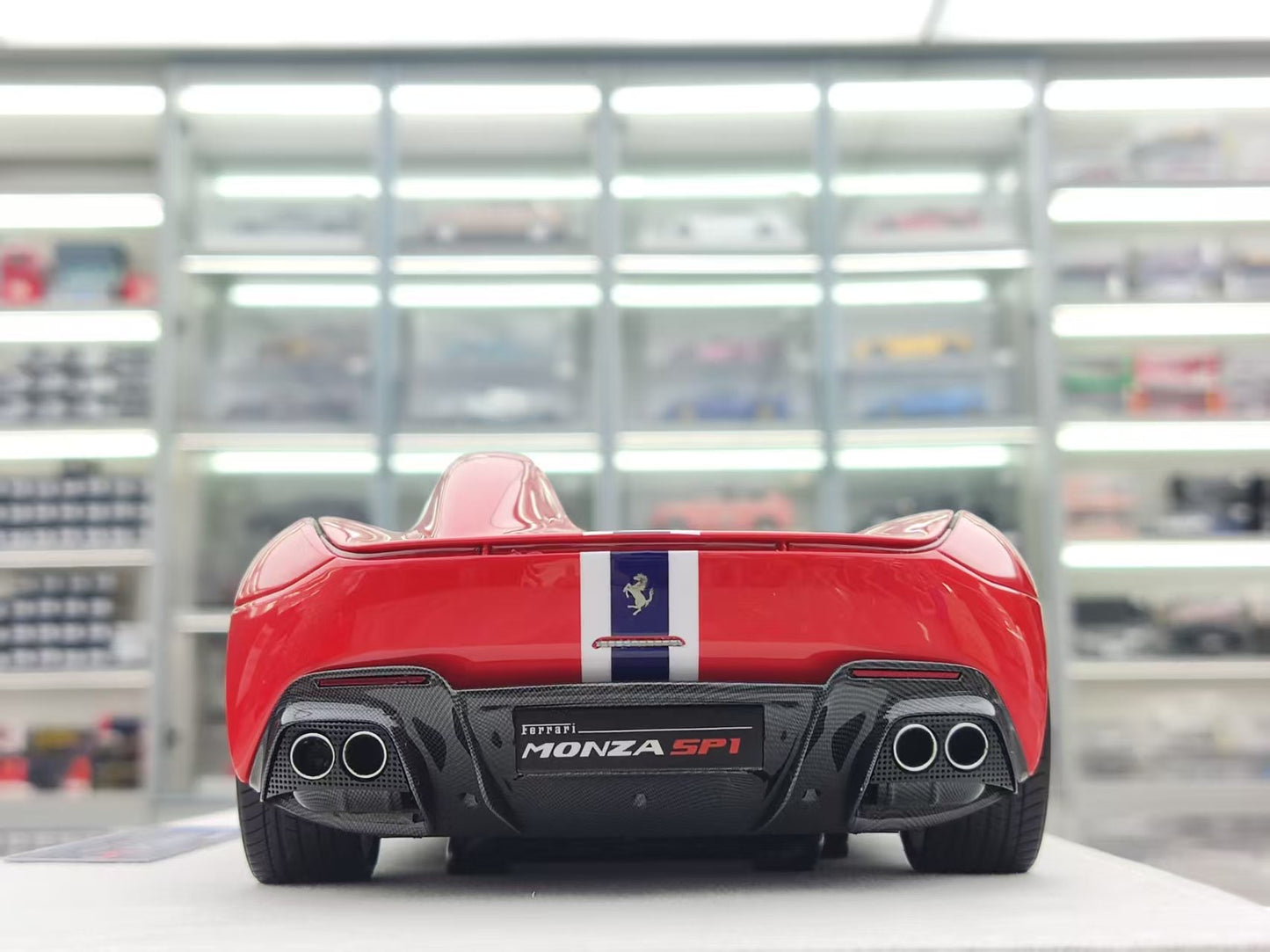 HERMES COLLECTION 1/18 Ferrari Monza SP1 with red French stripes HC006