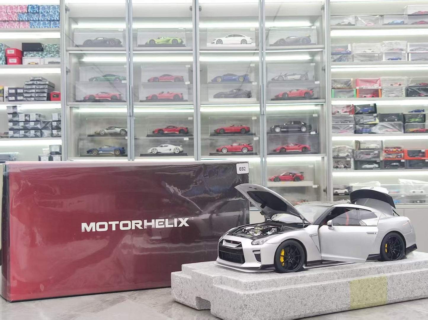 MOTORHELIX 1/18 Nissan GT-R (R35) Track Edition Engineered by NISMO T-Spec, Ultimate Metallic Silver, Car Model MH311