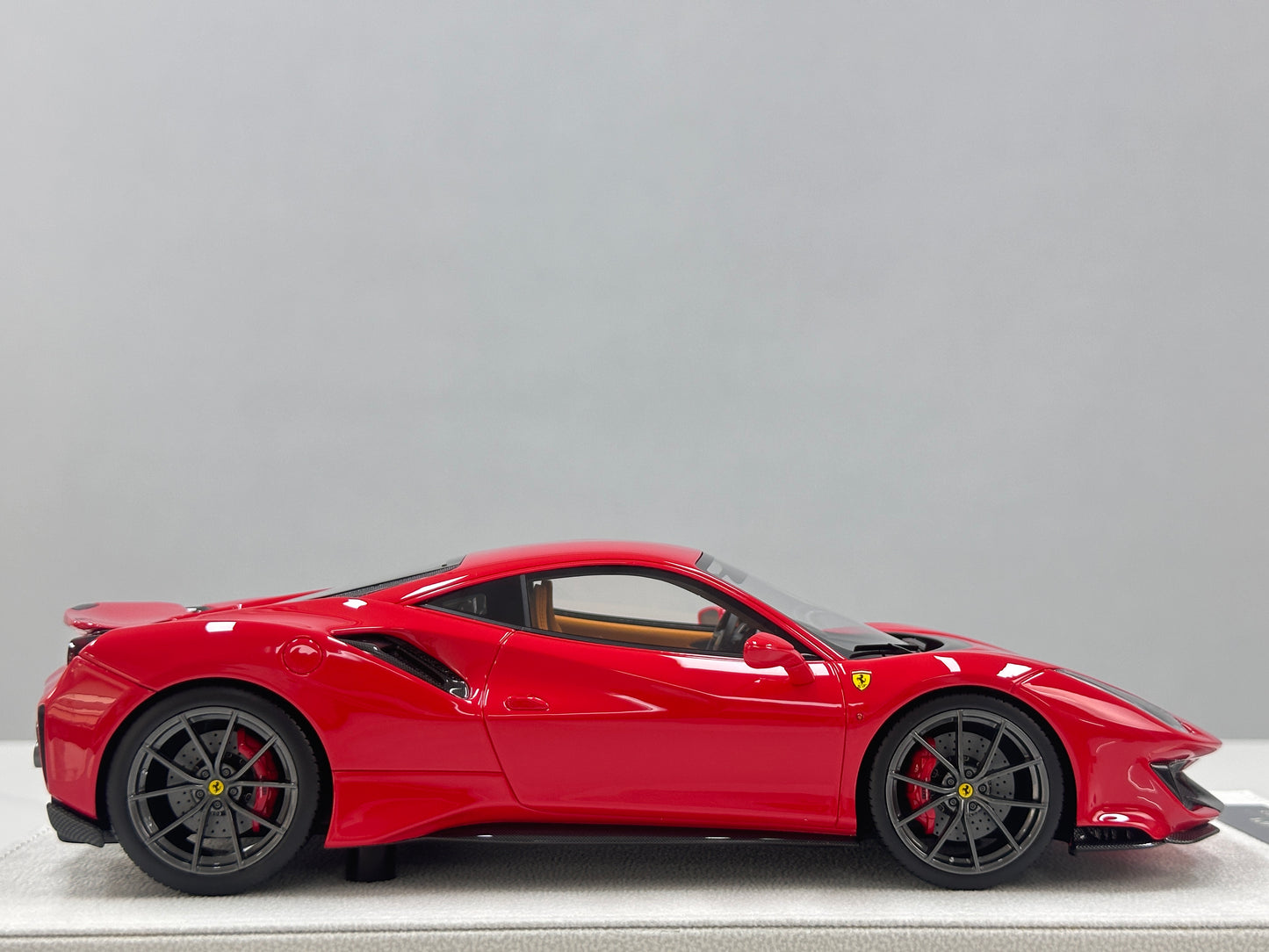 BBA Model 1/18 Ferrari 488 Pista Standard Red BBA087