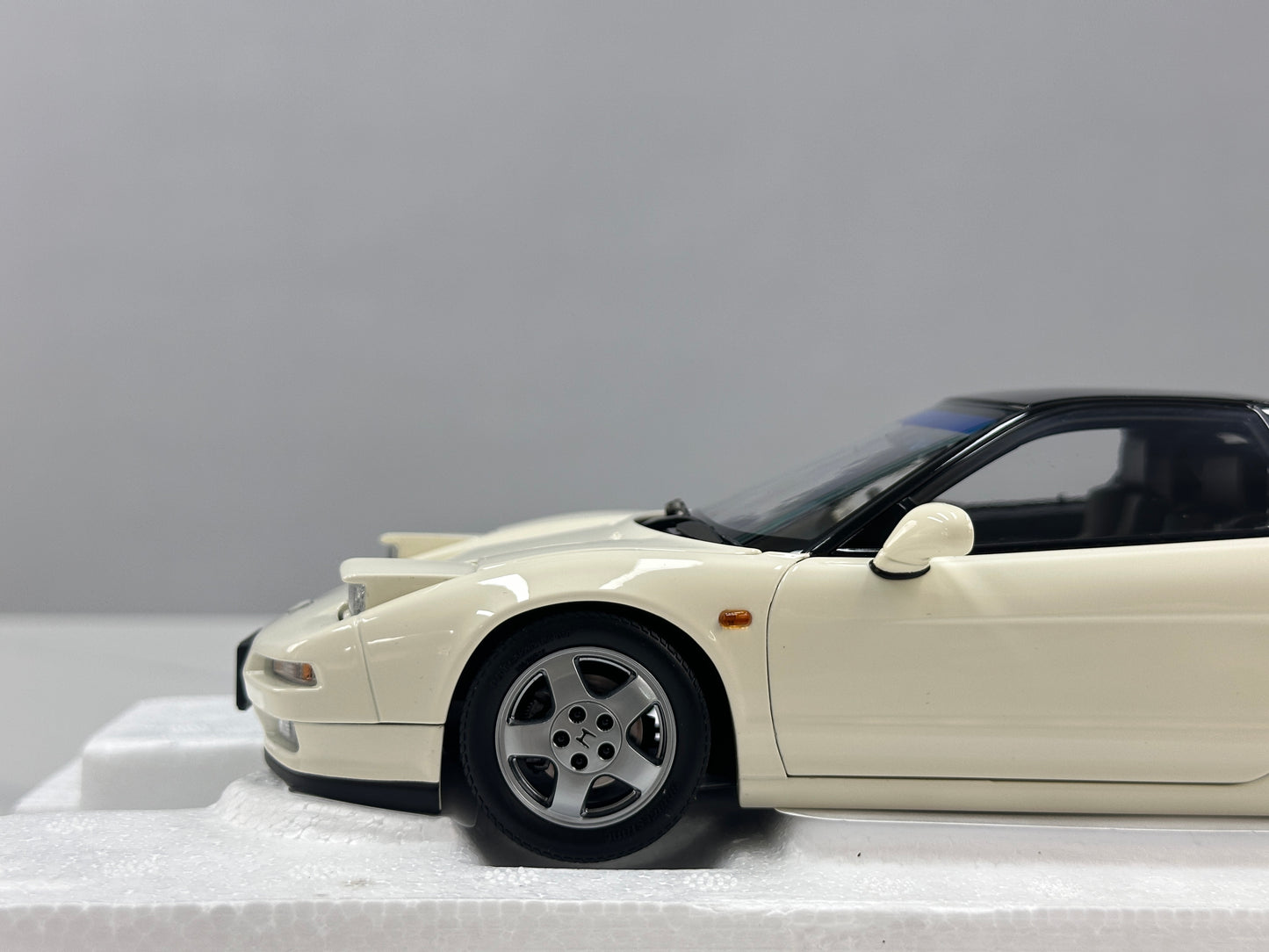 LCD 1/18 Honda NSX 1st Generation (MK1/NA1) White LCD18022-WH