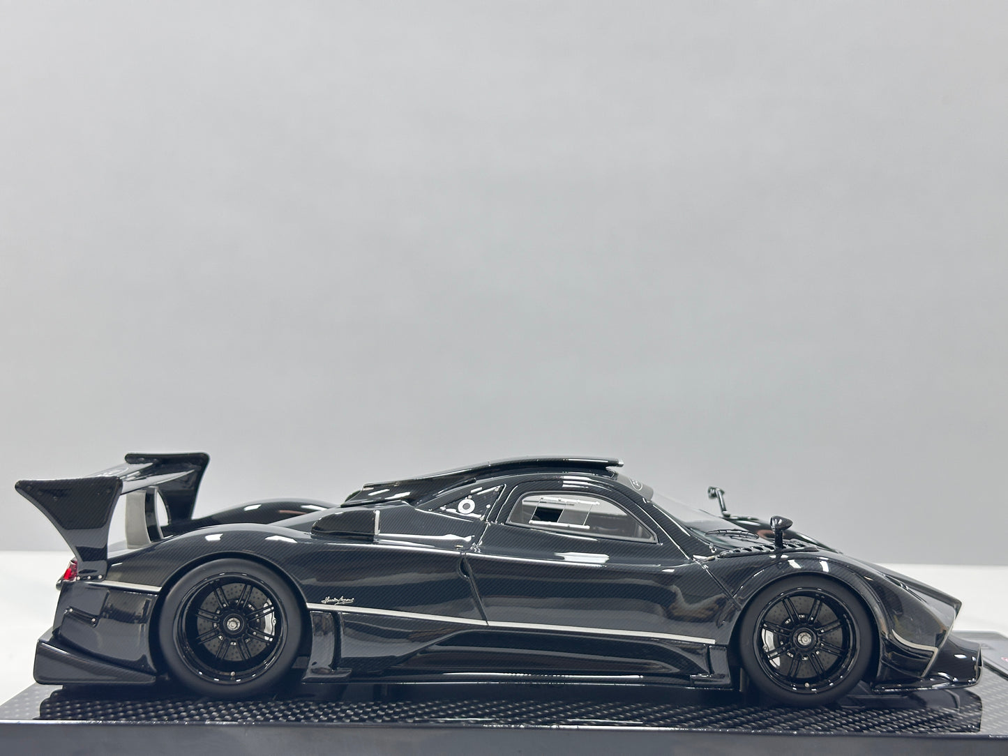 KASH MODEL 1/18 Pagani Zonda R Gloss Carbon Black KPZR002