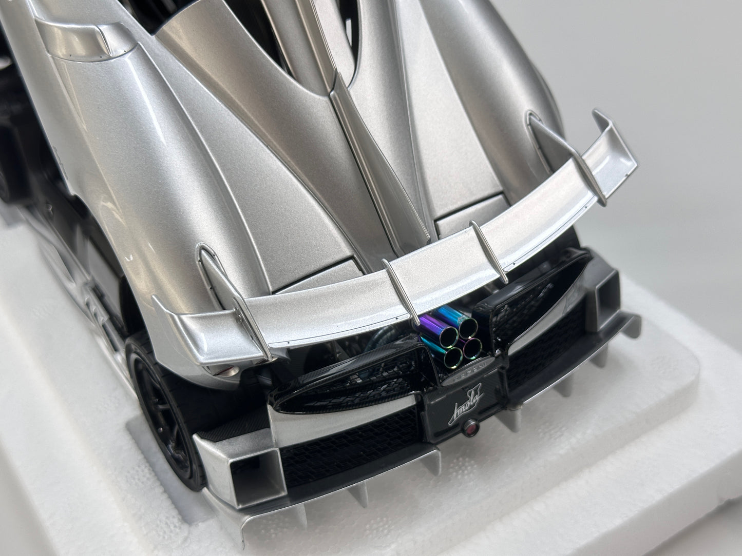 LCD 1/18 Pagani Imola Silver (LCD125)