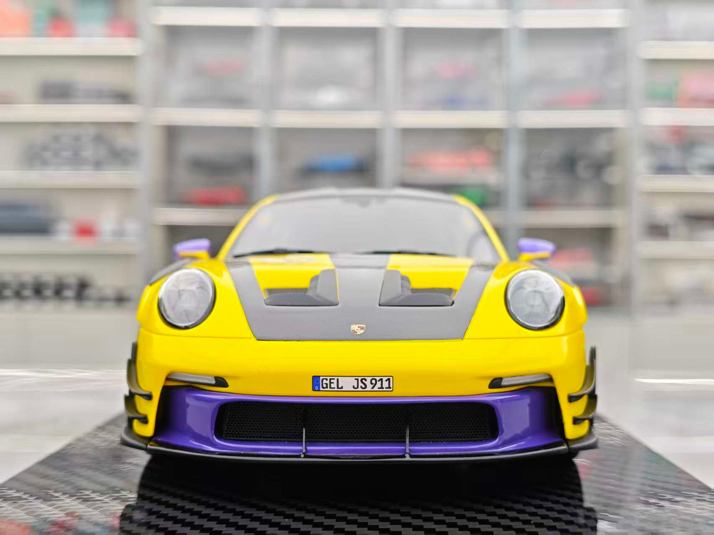 VIP 1/18 Porsche 911 GT3 RS - Manthey Racing Racing Yellow VIP186