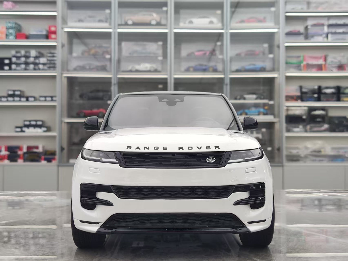 GT Spirit 1/12 Land Rover Sport P510E White GT553