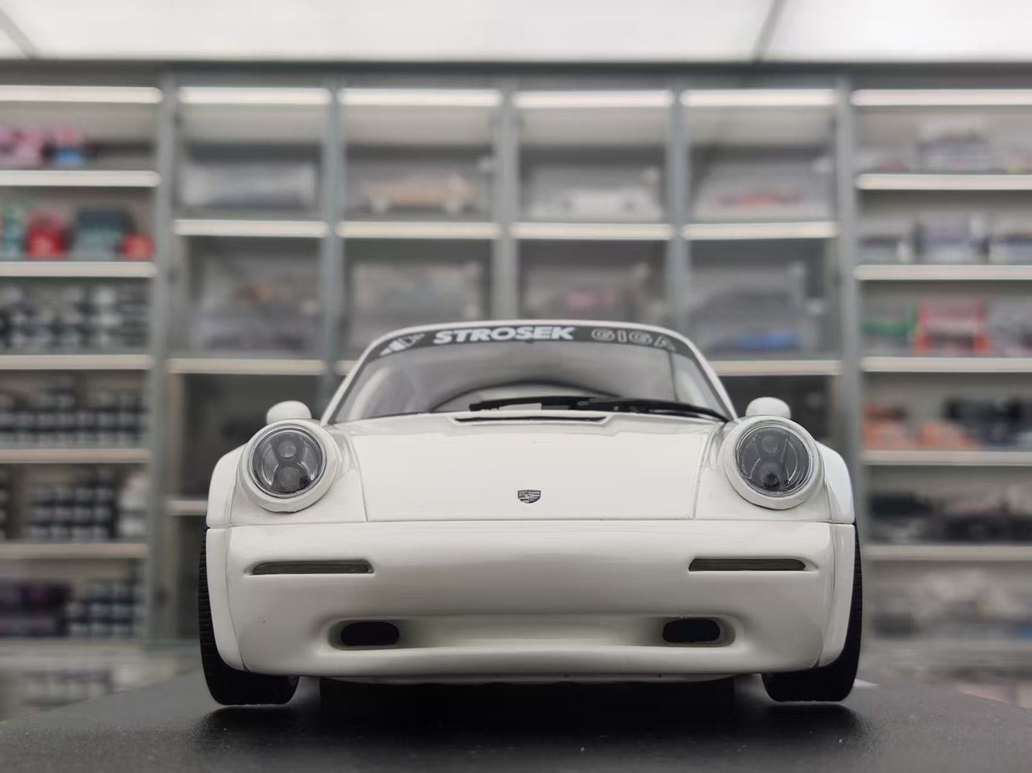 GT Spirit 1/18 Porsche Strosek Giga, White GT525