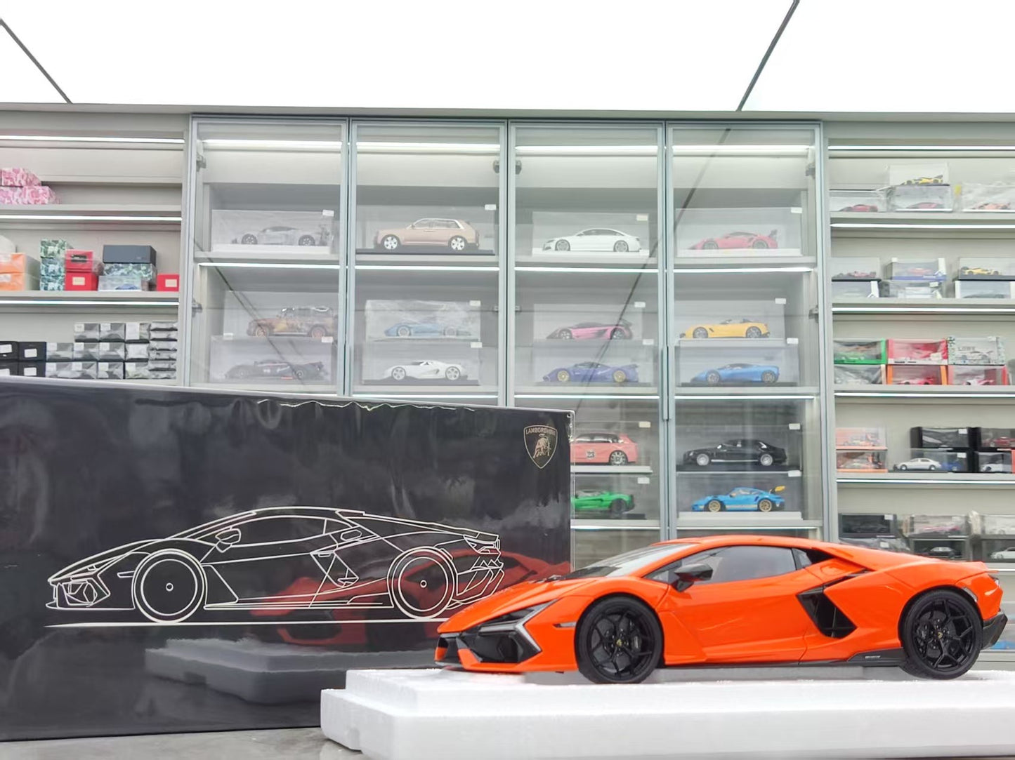 LCD 1/18 Lamborghini Revuelto Alloy Full Opening Orange LCD18026-OR