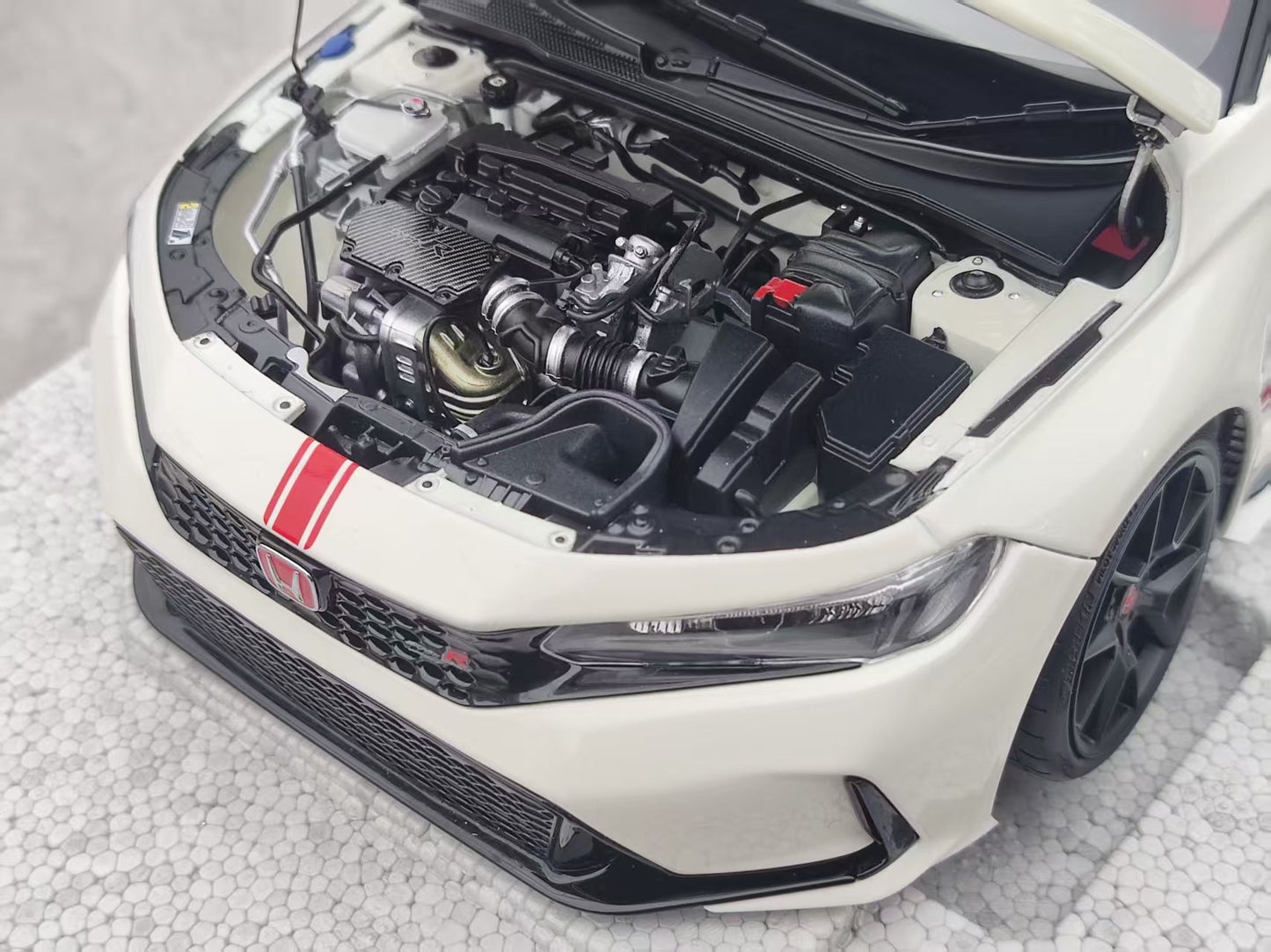 MOTORHELIX 1/18 Honda Civic Type R (FL5) Ultimate Edition, White MH349