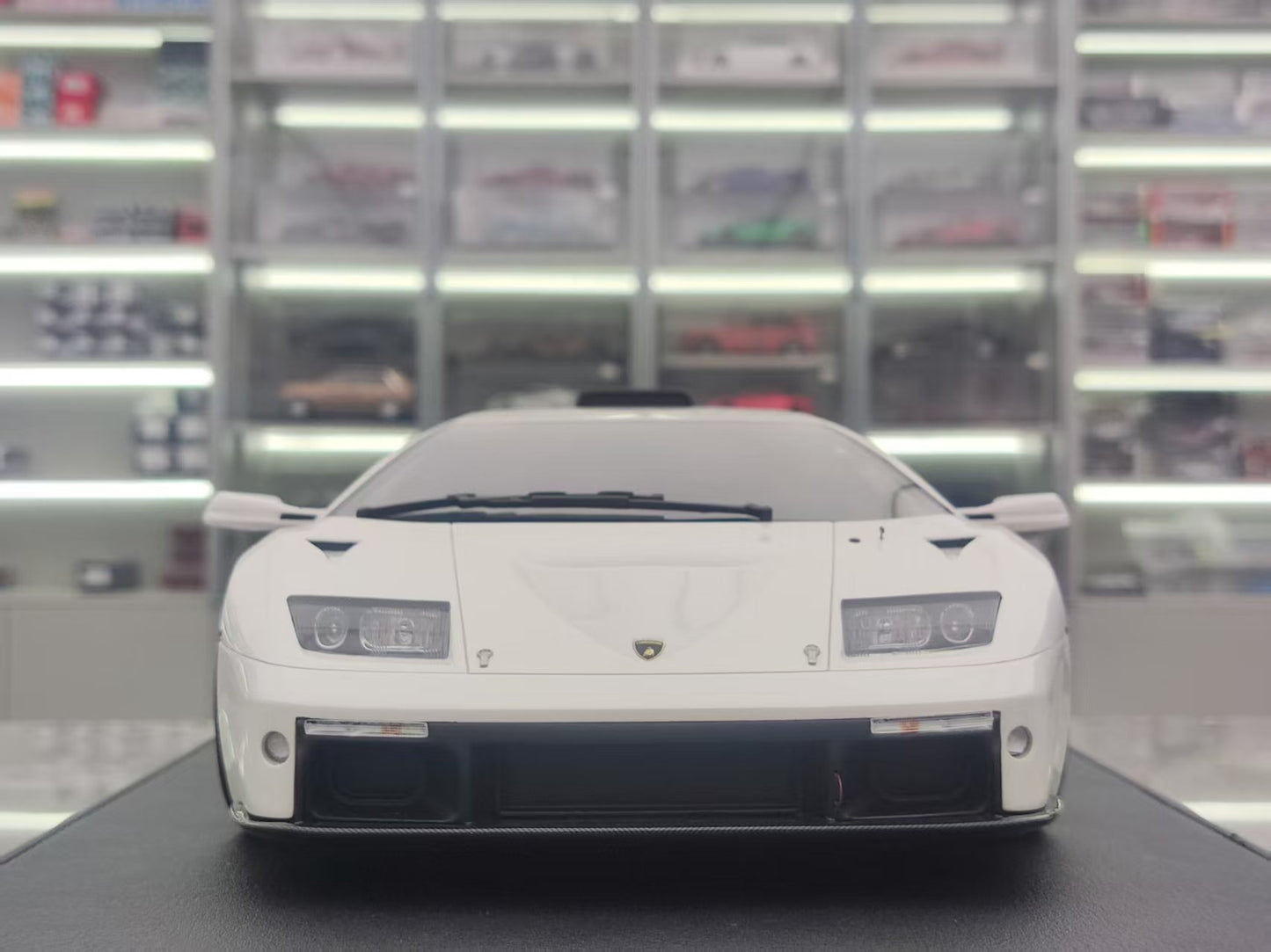 GL 1/12 Lamborghini Diablo GT Pearl White JS-GL007