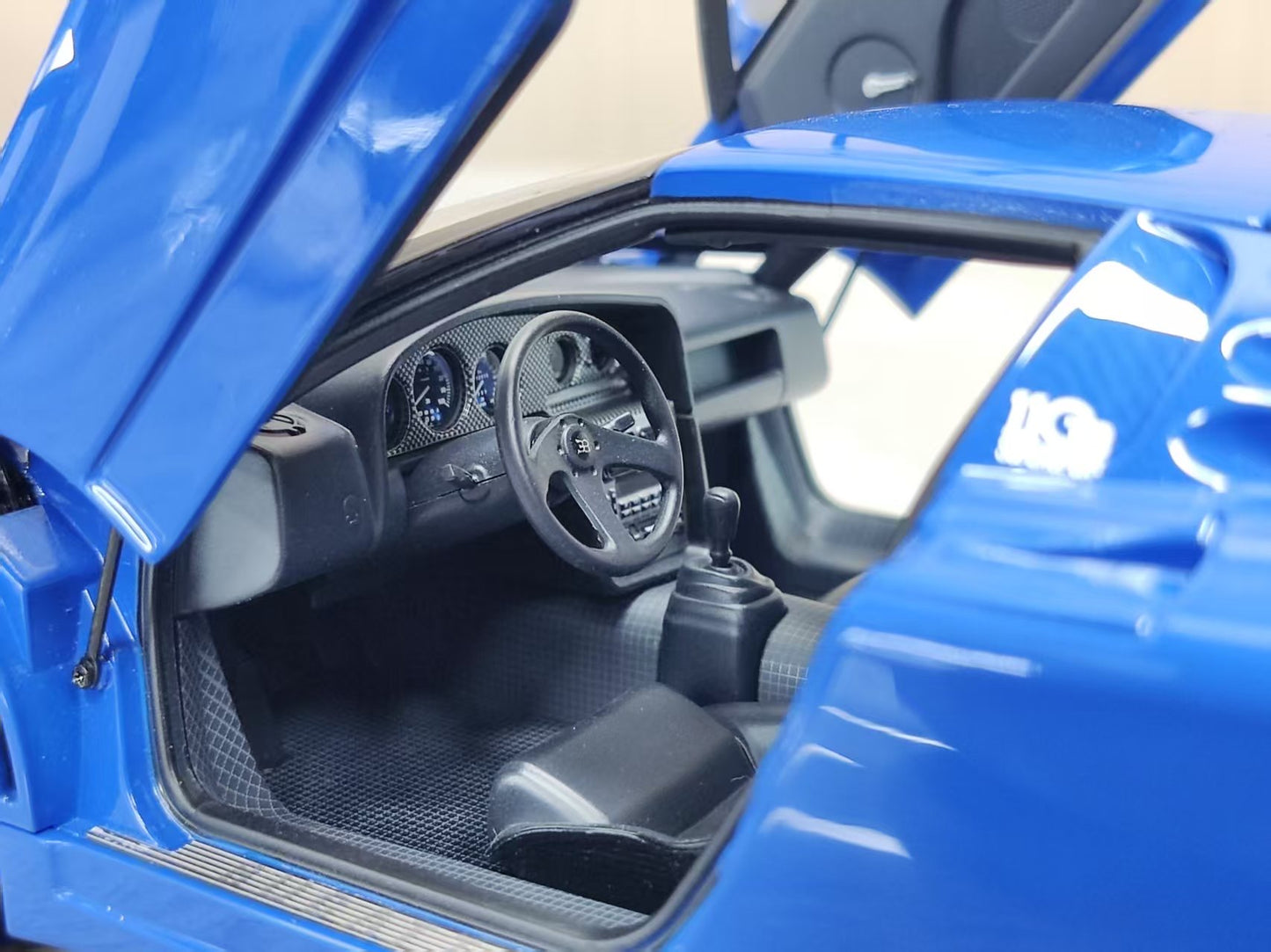 AUTOart 1:18 Bugatti EB110 SS Blue AA226