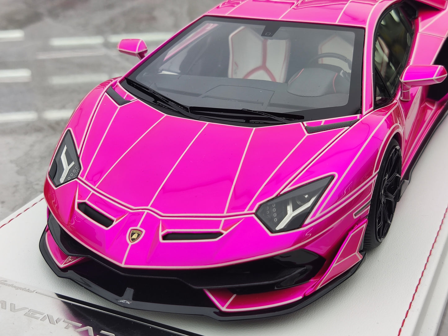 CE 1/18 Lamborghini SVJ Fluorescent Resin Car Model JS-CE004
