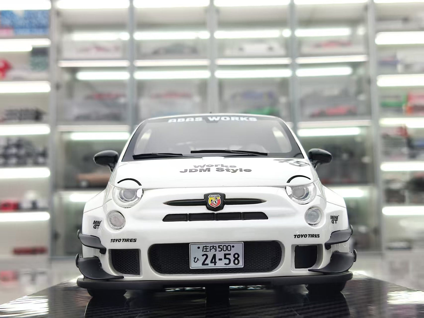 VIP 1/18 Abbas 595 Pearlescent White VIP181