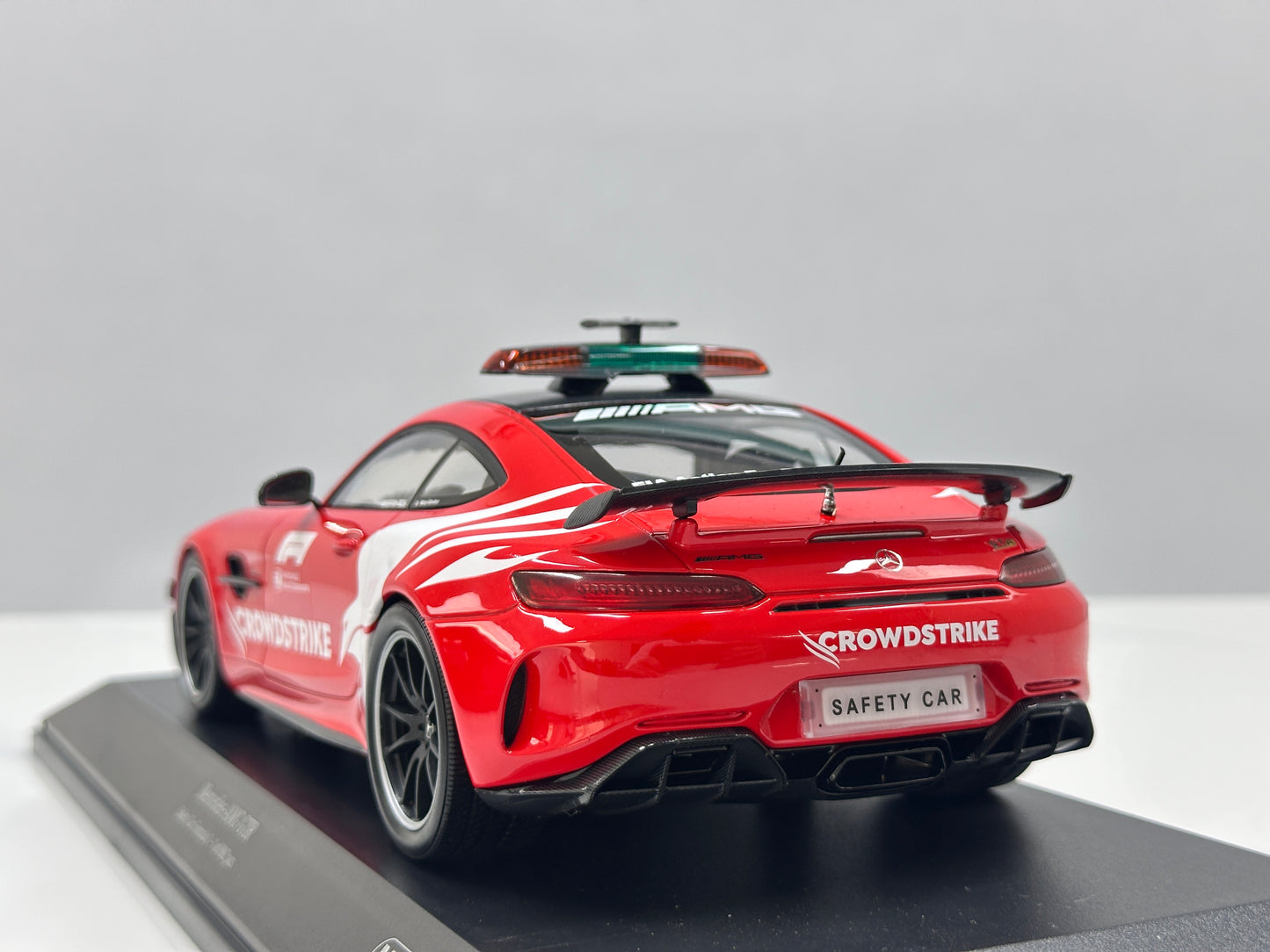 MINICHAMPS 1/18 Mercedes-AMG GT-R F1 Safety Car 2021 Red Livery 155036095