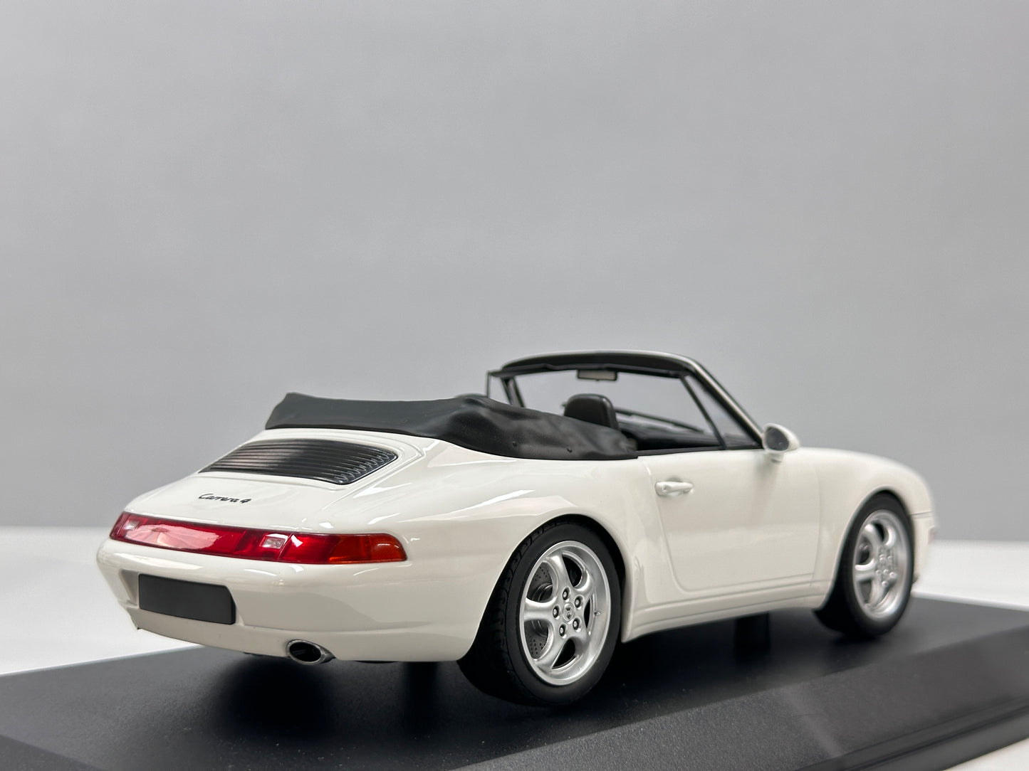 MINICHAMPS 1/18 Porsche 911 (993) Cabriolet White 155061131