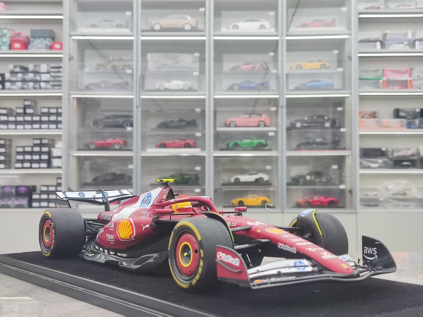 Looksmart 1/18 Ferrari SF-25 2025 Chinese Grand Prix Sprint Race Winner Lewis Hamilton, Red Livery LS18F1074