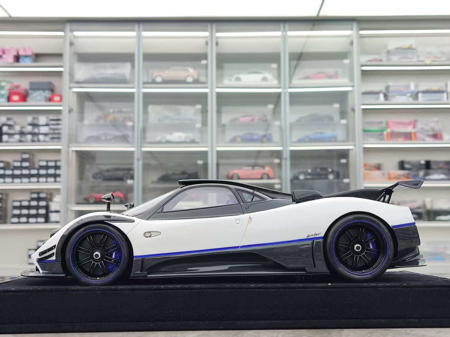 HH Model 1/18 Pagani Zonda Specials Riviera HH549