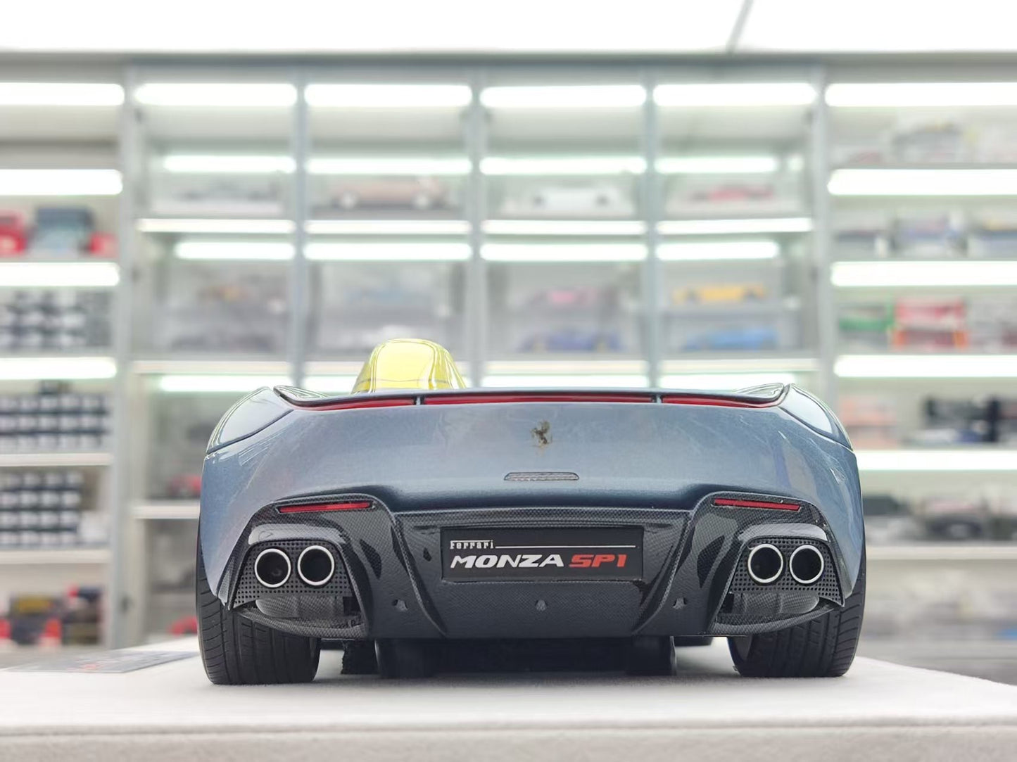 HERMES COLLECTION 1/18 Ferrari Monza SP1 Silver with Yellow Stripes HC007