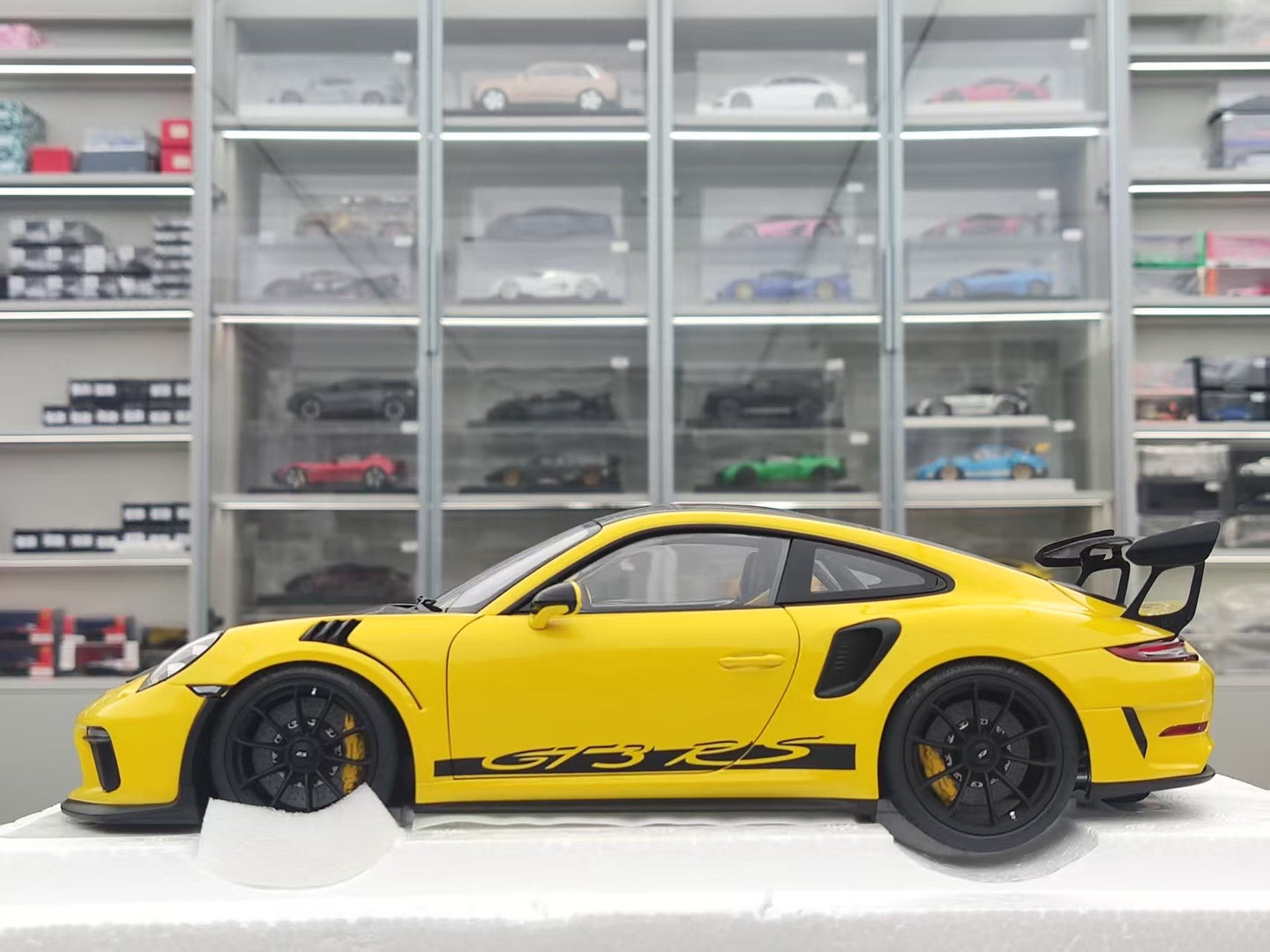 AUTO Art 1/18 Porsche 911 (991.2) GT3 RS Yellow 78178