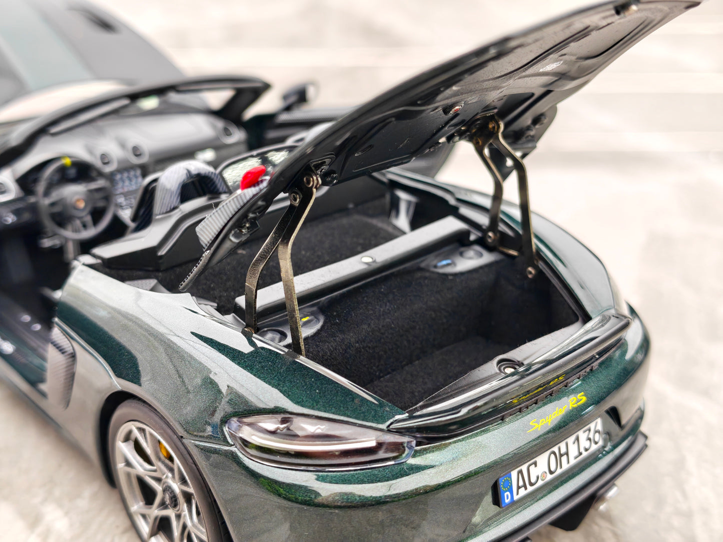 NOREV 1/18 Porsche 718 Spyder RS Forest Green (187272)