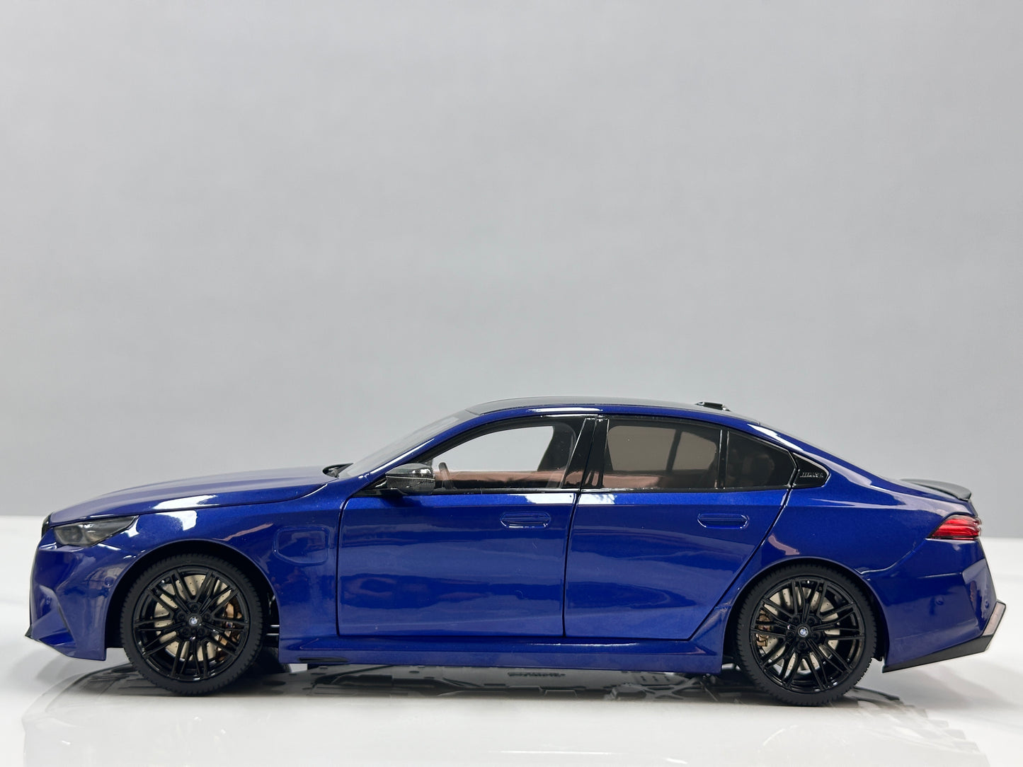 MINICHAMPS 1/18 BMW M5 2024 Metallic Blue 110023802