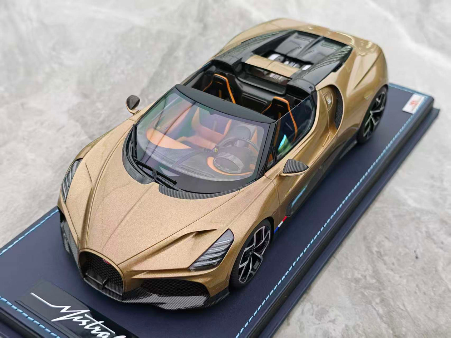 MR 1/18 Bugatti W16 Mistral Gold Edition BUG015D