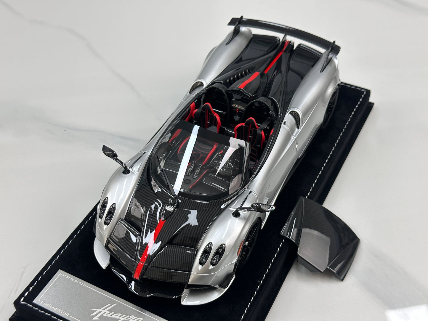 HH Model 1/18 Pagani Huayra Silver & Black Carbon HH662