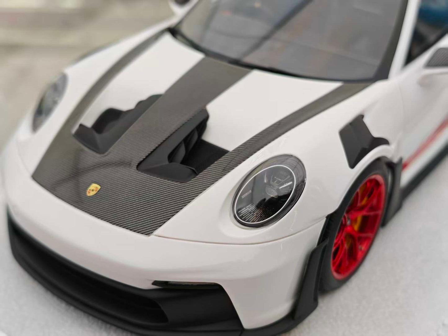 FuelMe 1/18 Porsche 992 GT3RS Carrera Red FM18010LM-04