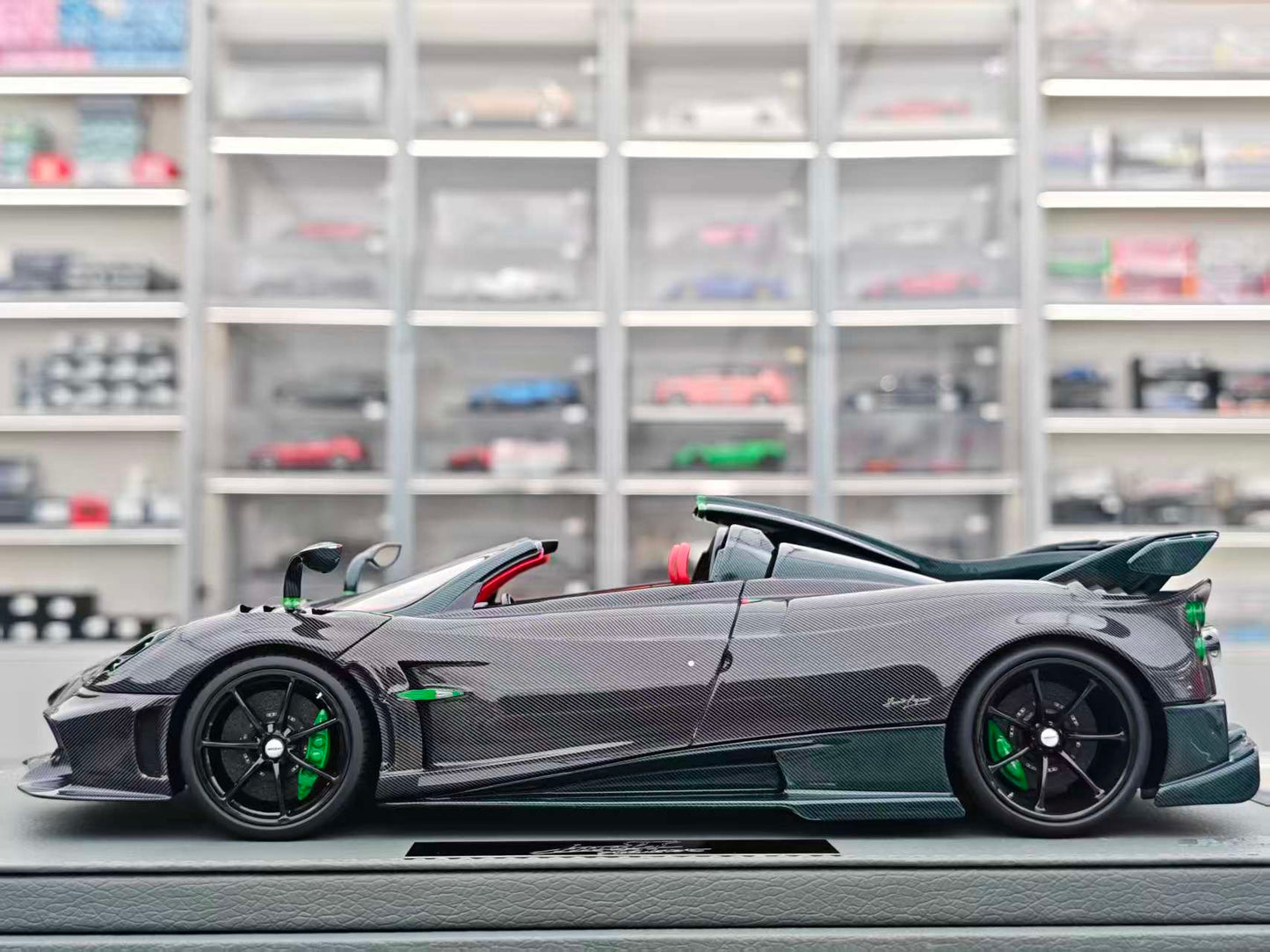 BBR 1/18 Pagani Imola Roadster Black Carbon Fiber P18250D