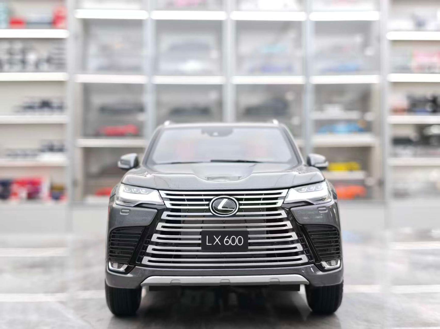 LCD 1/18 Lexus LX600 Gray LCD18021-GR