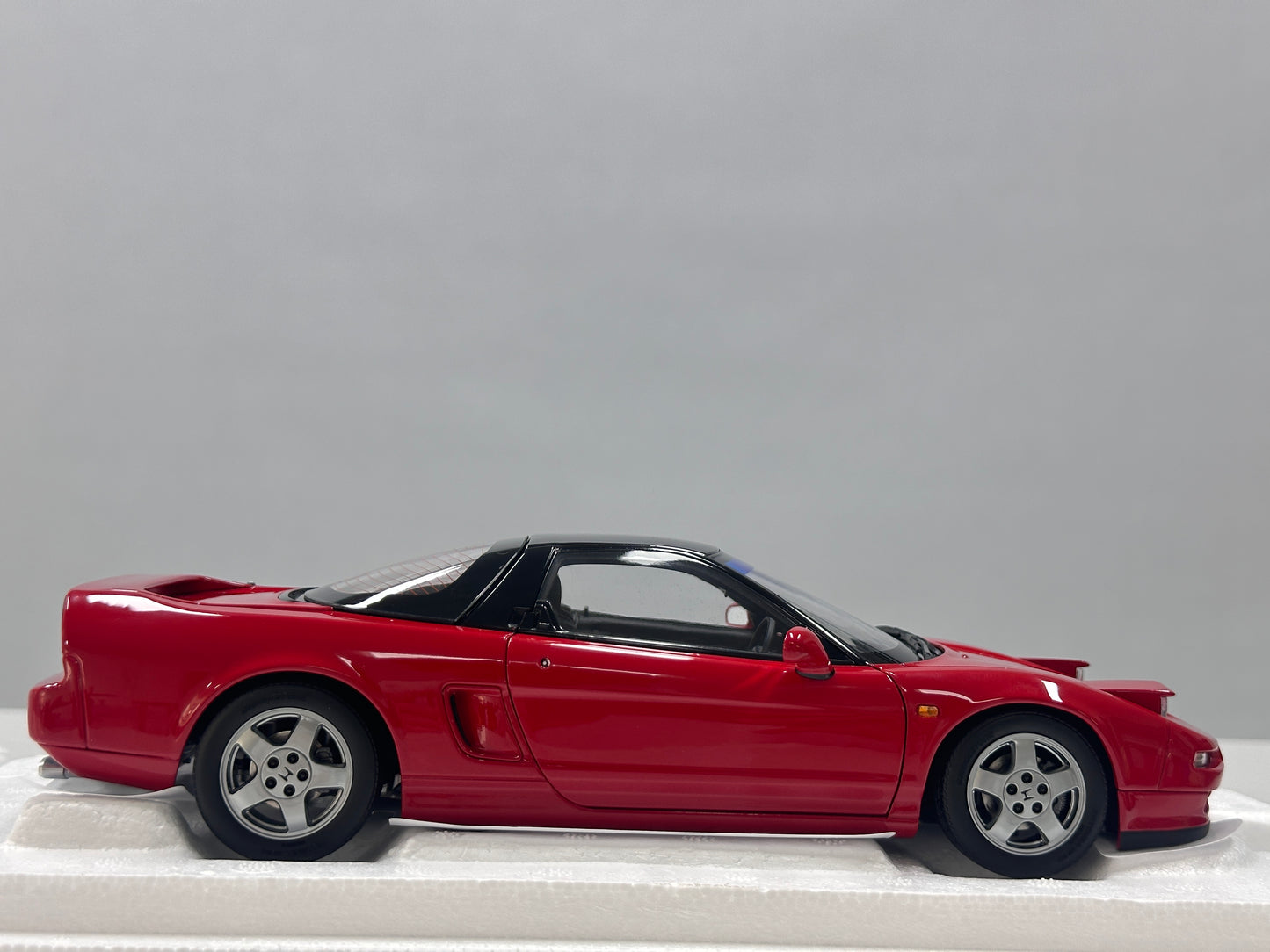 LCD 1/18 Honda NSX 1st Generation (MK1/NA1) Red LCD18022-RE