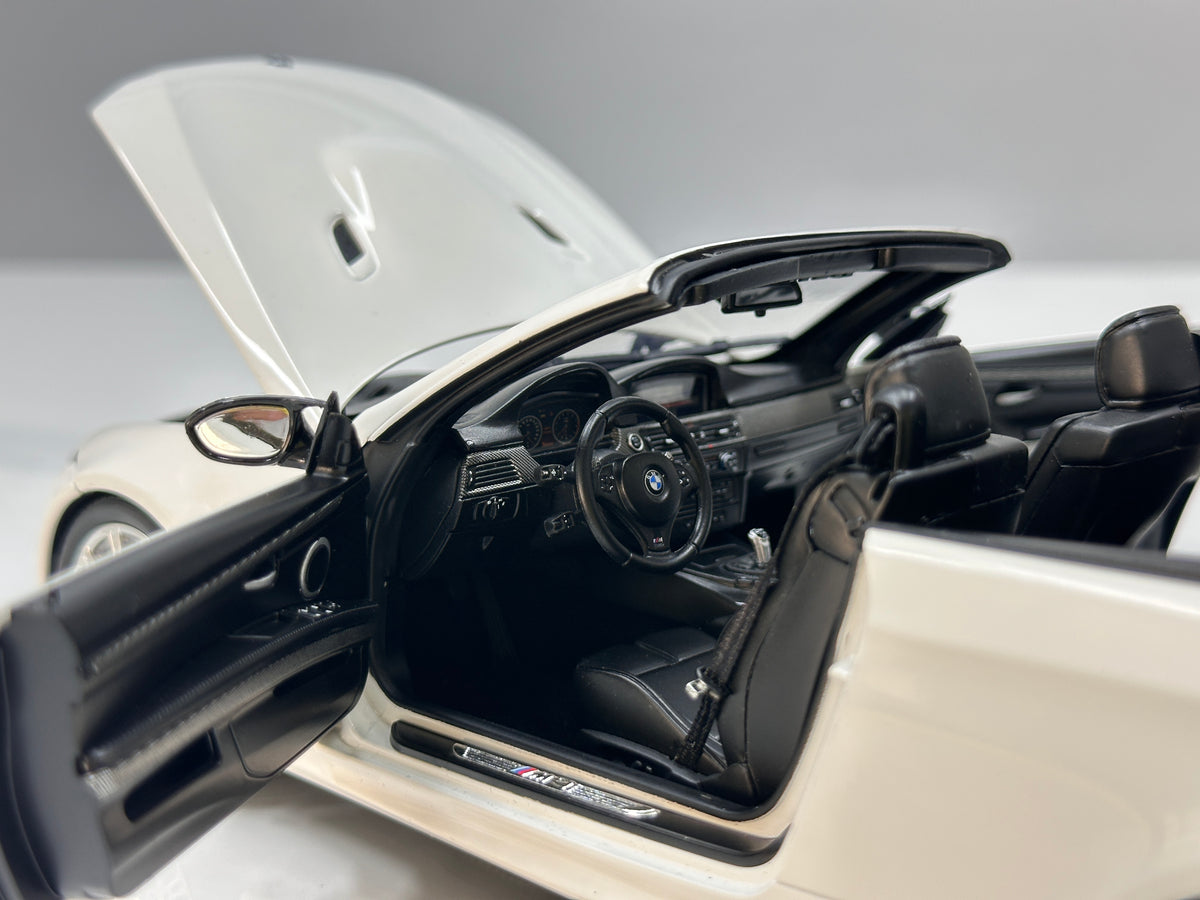 KYOSHO 1/18 BMW M3 Convertible (E93M) – White (08738AW)