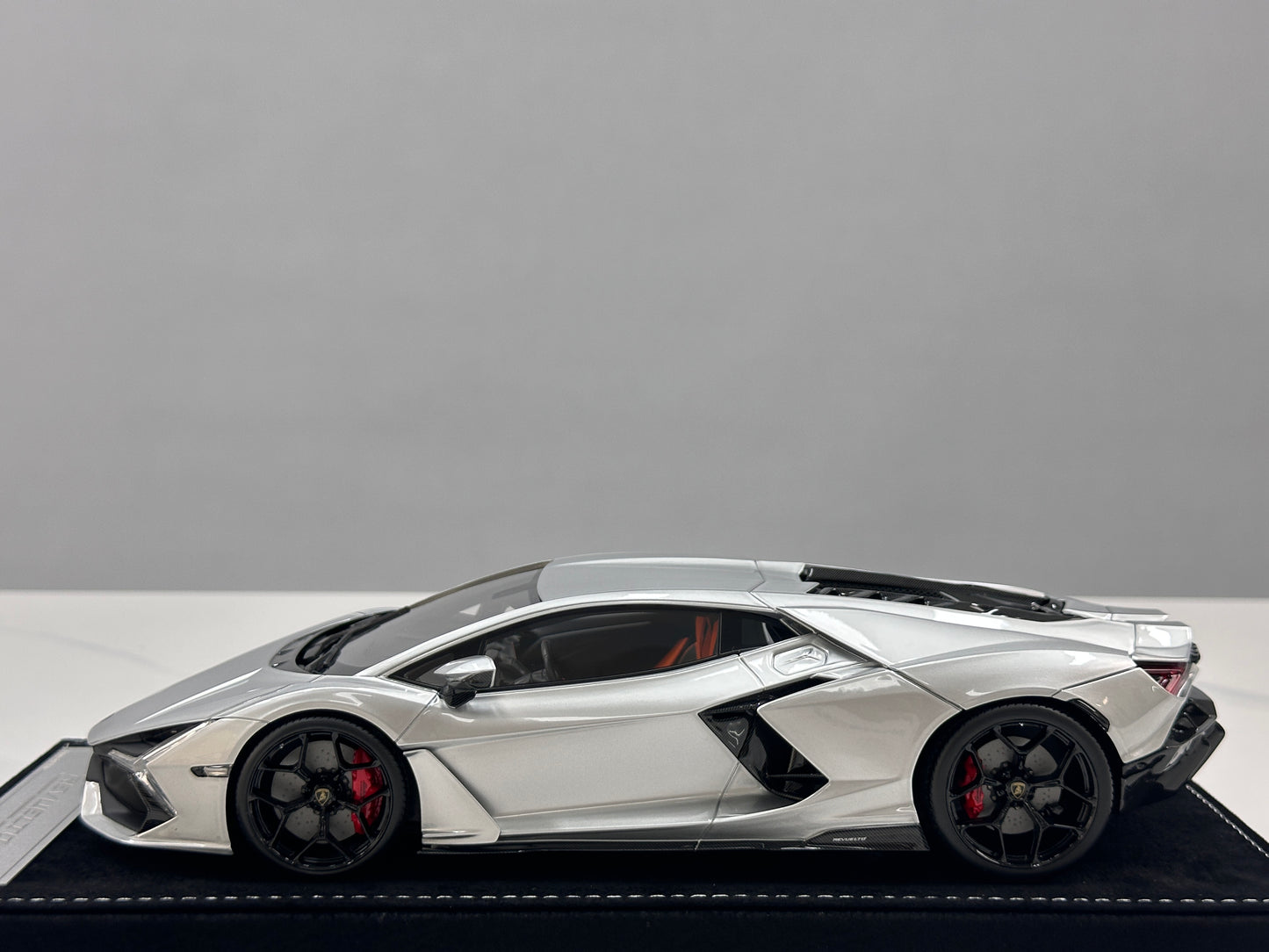 HH Model 1/18 Lamborghini Revuelto Metallic Silver HH620