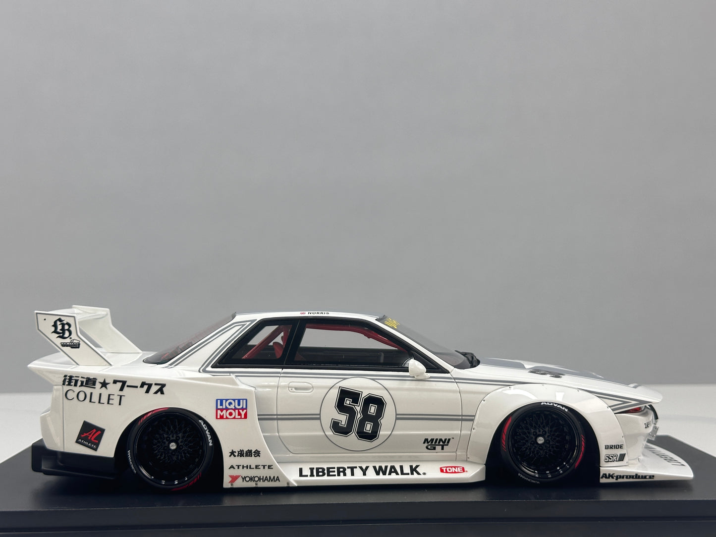 TOPSPEED 1/18 Nissan GT-R R32 Kaido Works TAS 2025 White TS0695