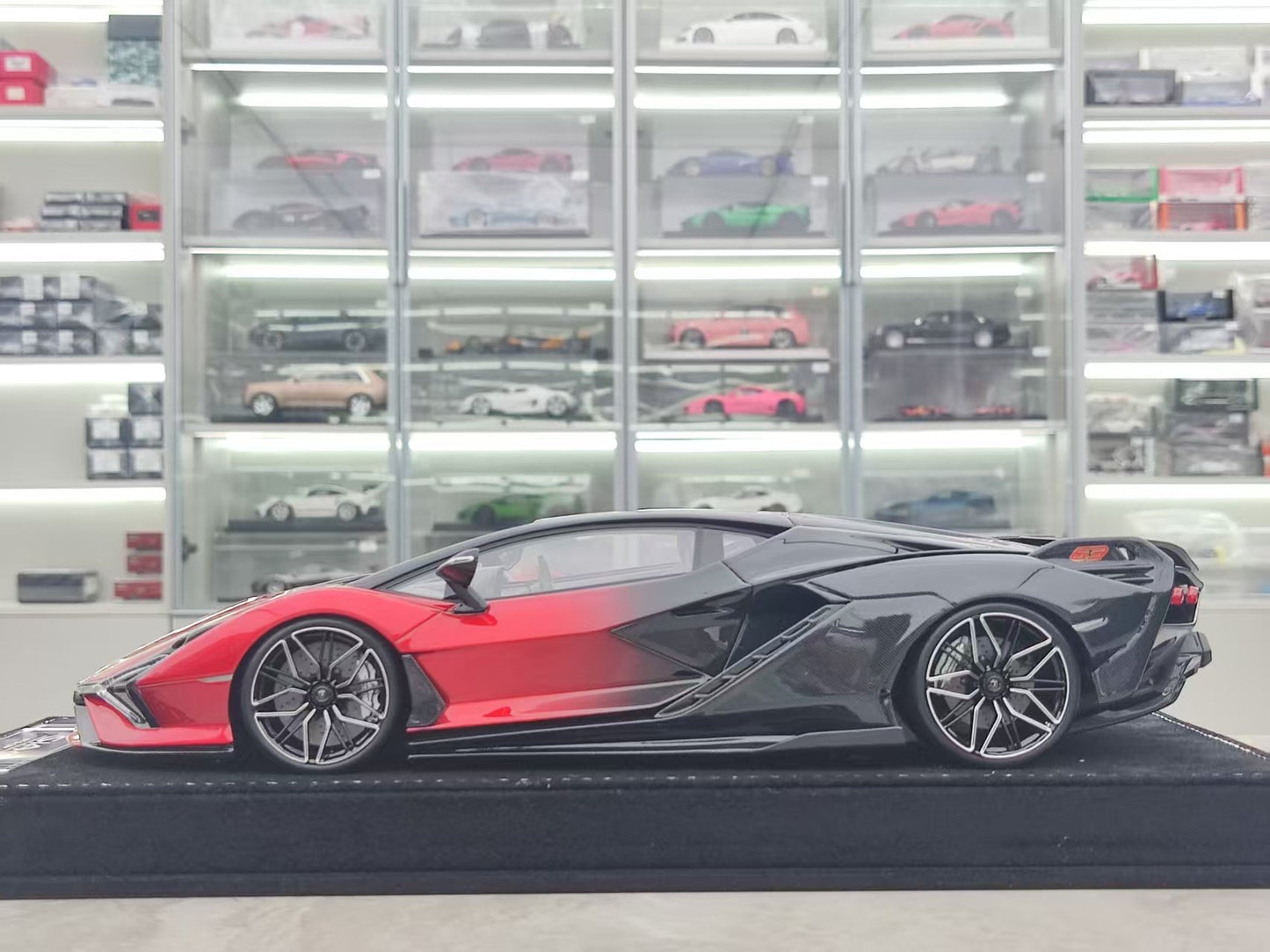 HH Model 1/18 Lamborghini Sian FKP 37 Red and Black Gradient HH495